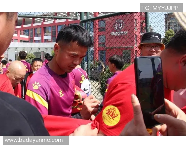 成都篮球队意识争议引发热议球迷观点碰撞与球队未来发展探讨